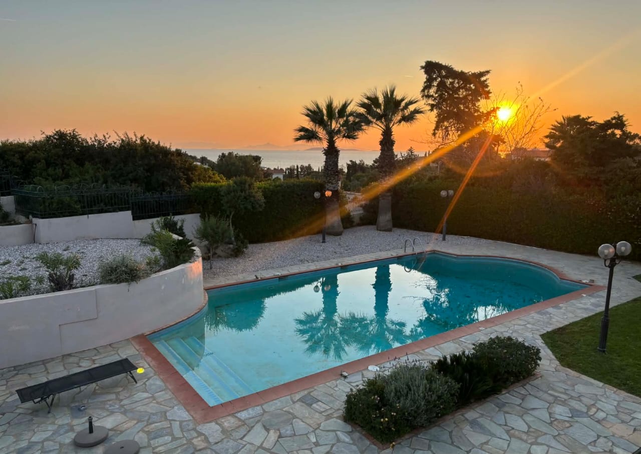 Villa · 360 m² · Anavisos, Attiki